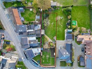 Prachtig gelegen bouwgrond voor OB, te Baardegem!Het perceel heeft een bouwdiepte van 15 meter op het gelijkvloers en 12 meter op de verdieping, met...