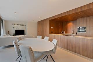 Cet appartement lumineux bénéficie d'un emplacement privilégié à Waregem. Vous êtes à distance de marche du centre et de la gare. L'atmosphère de...