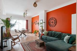 Instapklaar gelijkvloers appartement met ruime tuin.Dit volledig gerenoveerde gelijkvloers appartement combineert moderne afwerking met praktische...