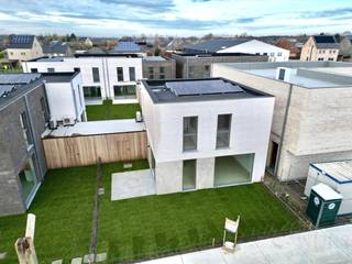 Nieuwbouwwoning met mogelijkheid tot aankoop à 6% BTW. Deze halfopen bebouwing is zeer rustig gelegen op een woonerf in Wiekevorst, een deelgemeente...