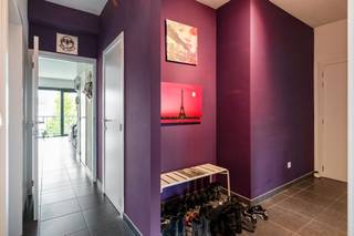 Centraal gelegen 3-slaapkamerappartement met ruim terras, autostaanplaats en kelder.Het appartement is ingedeeld als volgt : inkom, gastentoilet,...