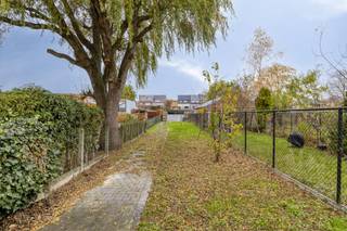 Deze woning staat te koop in de Kerkhofstraat in BoomIndeling : - inkomhal- ruime woonkamer met veel lichtinval- keuken- berging- apart toilet-...