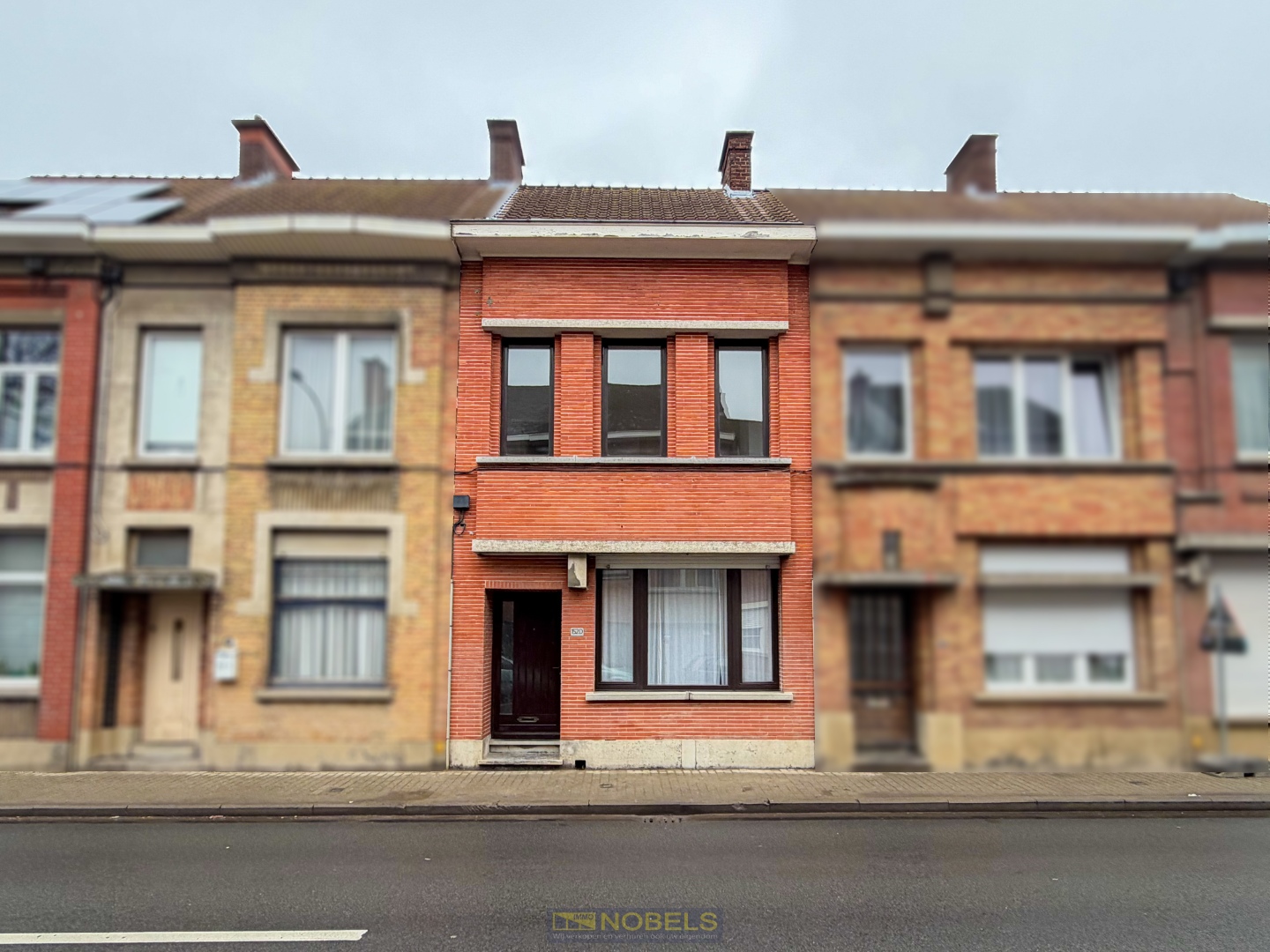 Te koop, Instapklare gezinswoning met 4 slaapkamers op centrale ligging te Ronse! - foto 2