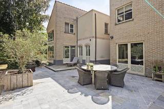 This property is offered via the Power-sale formula. From 25/04/2025 at 14:00 to 26/04/2025 at 12:00 you can come and see the house by appointment. Bids can be placed until April 28 at 16:00. The listed price is an initial price. For more information, please contact the file manager at carl.buyens@dewaele.com or 0472 18 63 76