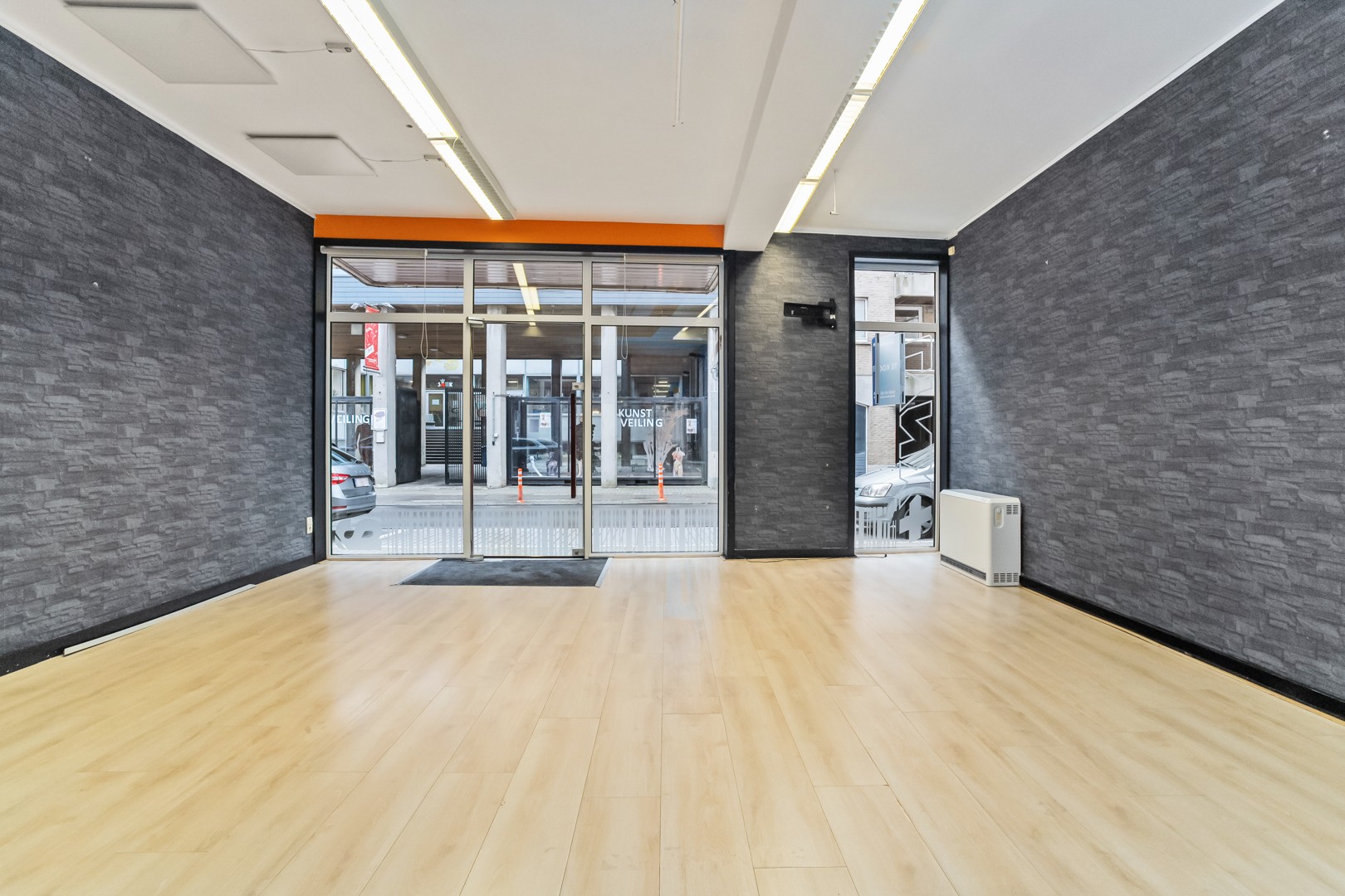 Verhuurd handelspand met parkeermogelijkheid te centrum Roeselare! - foto 5