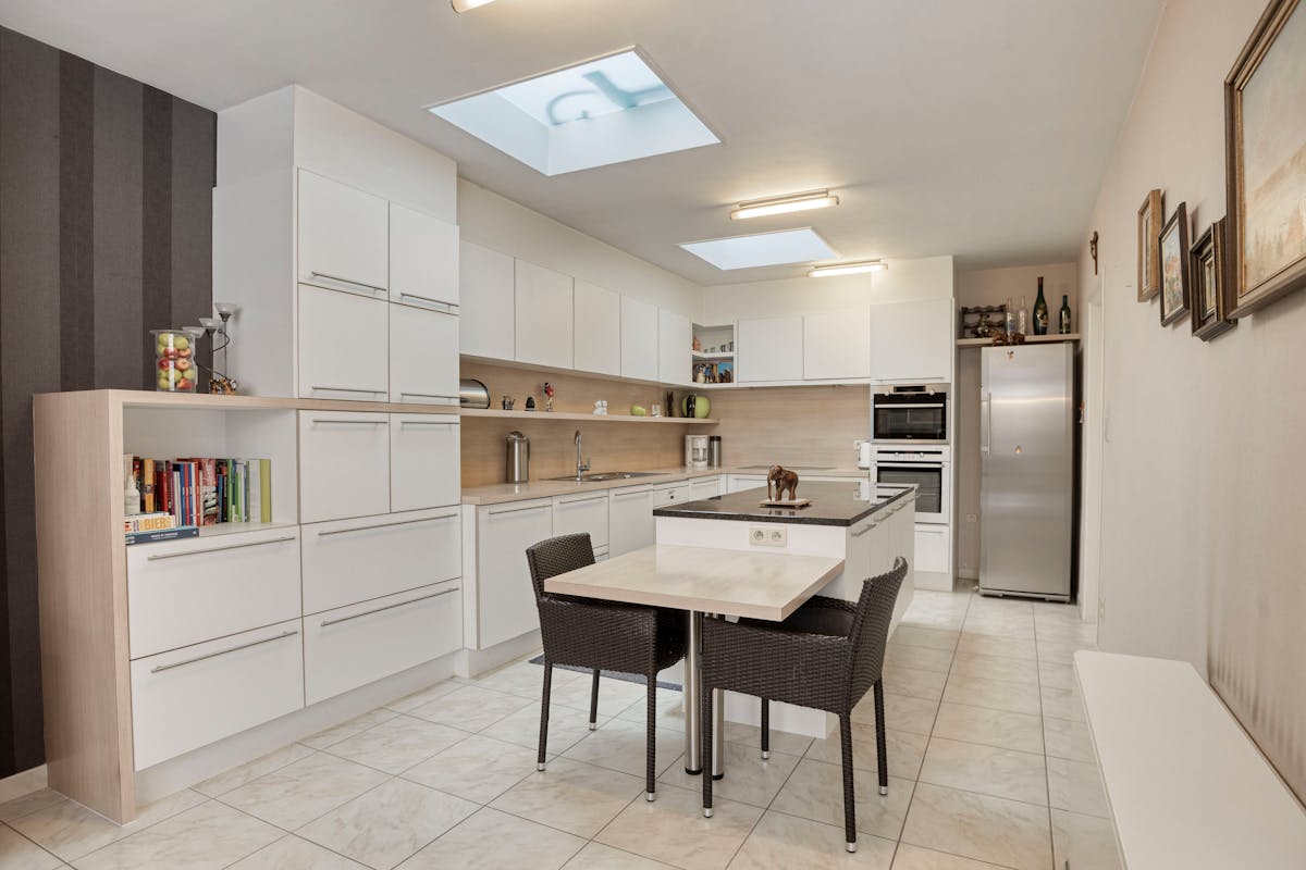 Spacious house with 2 garages and elevator in the center of Veurne - photo 5