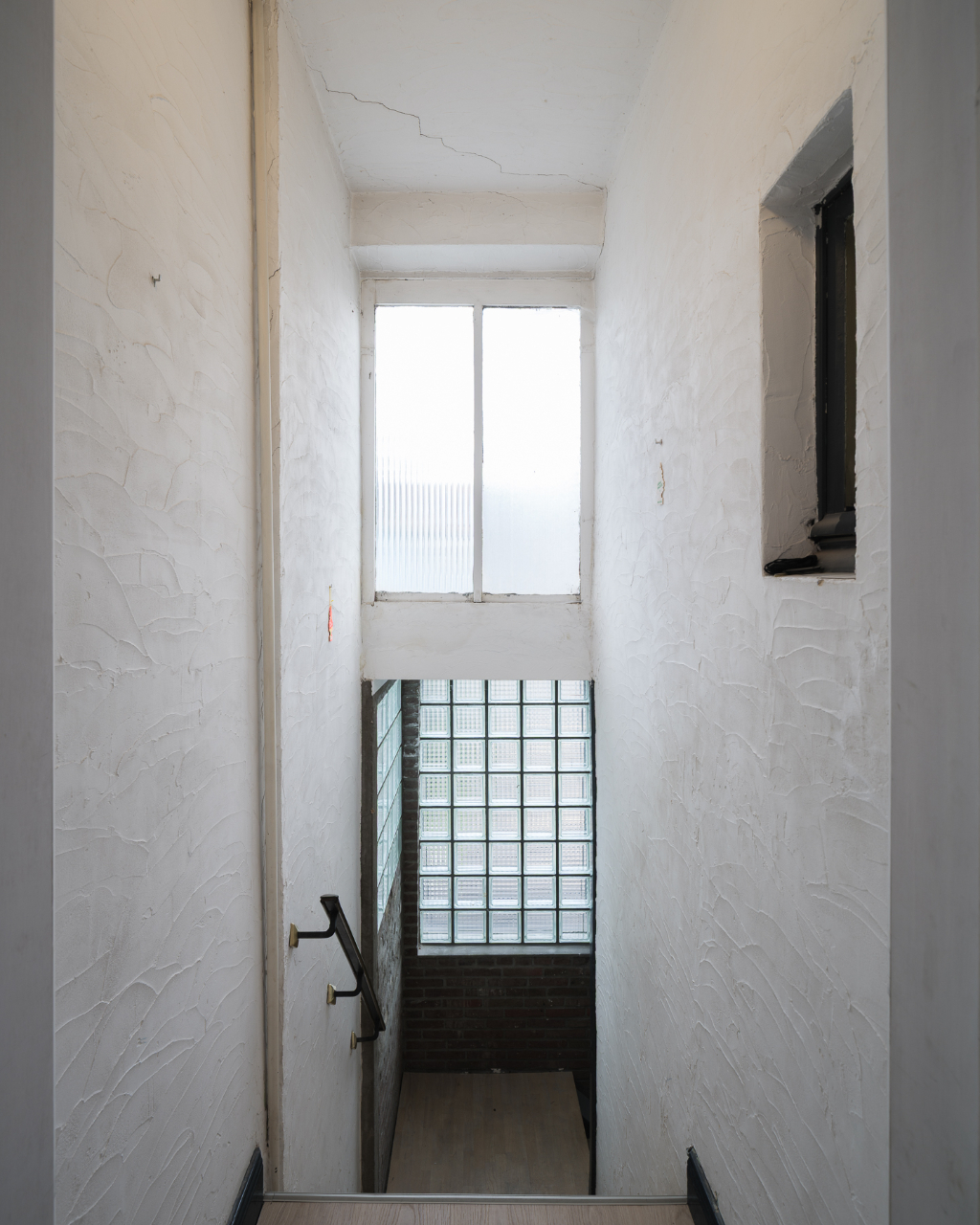 Atelier/loods met te renoveren woning, ruime tuin en bijzonder veel potentieel op een boogscheut van het stadscentrum. - foto 4