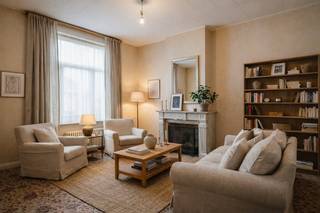 Info en bezichtigingen – 02 315 51 71Dit huis is ideaal gelegen in de directe omgeving van de Avenue de la Couronne, in een rustige woonstraat, heeft...