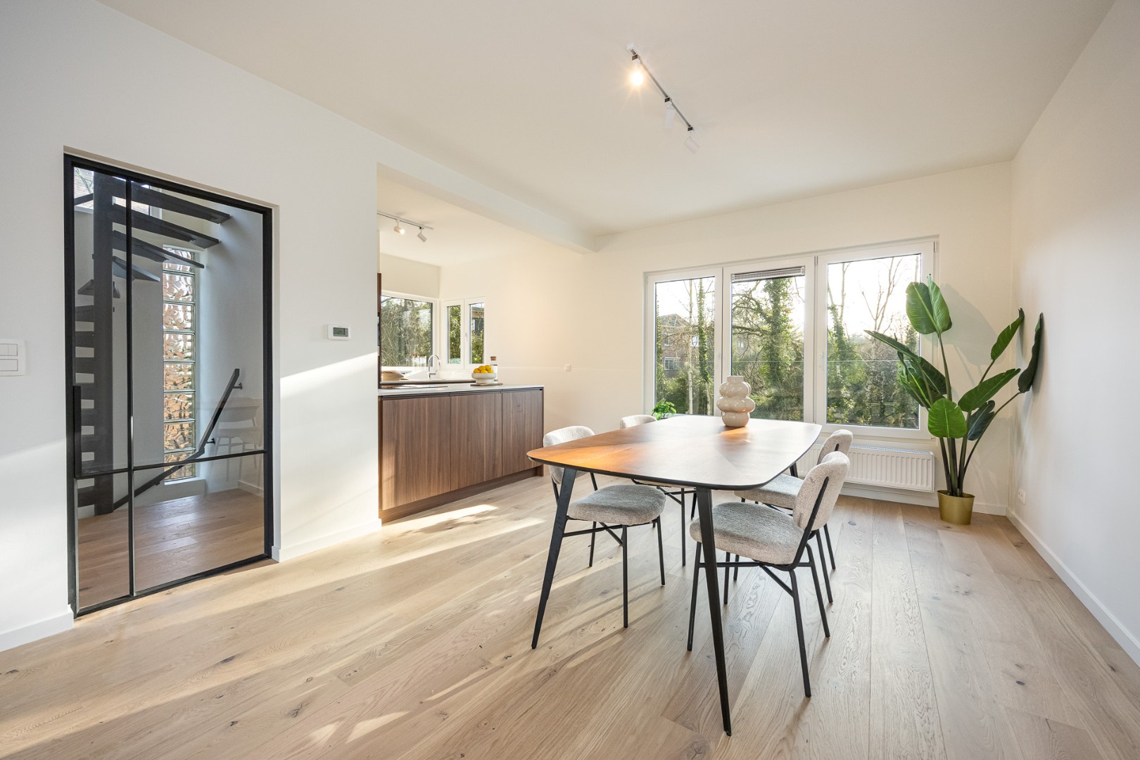 Volledig gerenoveerde HOB op een toplocatie te Brasschaat! - foto 1