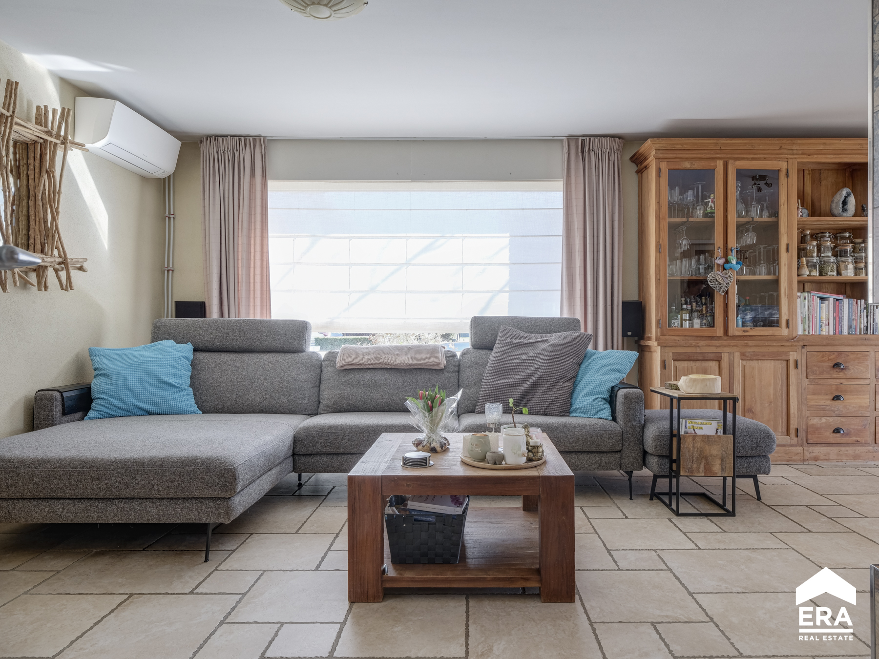 Gerenoveerde gezinswoning met praktijkruimte en zwembad - foto 4