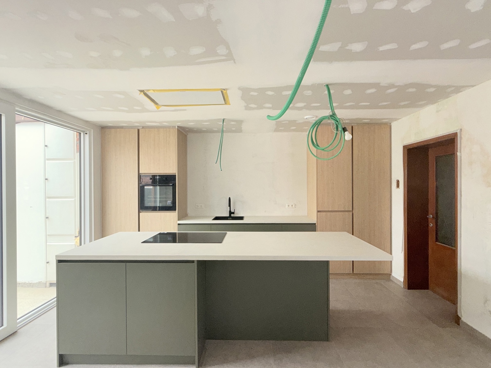 Volledig gerenoveerde woning met 3 slaapkamers en tuin  - foto 4