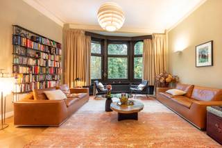 Cette luxueuse demeure de style Beaux-Arts est située dans l'un des quartiers résidentiels les plus prisés d'Anvers.En entrant, vous êtes accueilli...