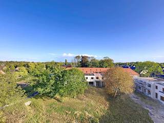 Nieuw woonproject Residentie Ter Durmen gelegen op de hoek van de Buntstraat en de Vrouwenstraat te Wondelgem. 6% BTW mogelijk!<br /><br />Deze BEN-appartementen worden gebouwd met zicht op de gemeenschappelijke tuin en bestaande boomgaard. Lift aanwezig!<br />Dit exclusieve dakappartement met nr. 4.01 (118m²) situeert zich op de 4de verd en hoogste etage. Het beschikt over een grote living met ruime ingerichte eilandkeuken en twee terrassen. Er zijn 2 slpks, twee ingerichte badkamers en ruime berging. <br /><br />Uiterst energiezuinig (E20!), dankzij pakket zonnepanelen (energiedelen), warmtepomp met vloerverwarming, regenwaterrecuperatie en ventilatiesysteem D.<br />Elk appartement wordt volledig afgewerkt aangeboden waarbij je zelf nog je eigen afwerking kan kiezen tot en met de laminaat in de slpks.<br />Ondergrondse autostaanplaats en berging voorzien, welke mee dienen aangekocht te worden. In de kelder is er een grote fietsenstalling en bovengronds is er zelfs een staanplaats voor bakfietsen voorzien.<br /><br />De werken volop aan de gang<br />Prijs excl. aankoopkosten en btw. <br />Meer info via 09 280 60 60 of info@durabrik.be.<br />Download de brochure via https://durabrik.immo/buntstraat <br />* Beelden en oppervlaktes zijn indicatief.