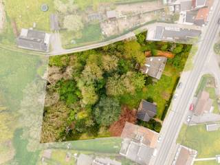 Ontdek deze karaktervolle woning met afzonderlijk ruim atelier op een perceel van 4600m2 tussen Ronse en EllezellesOp een vlot bereikbare ligging...