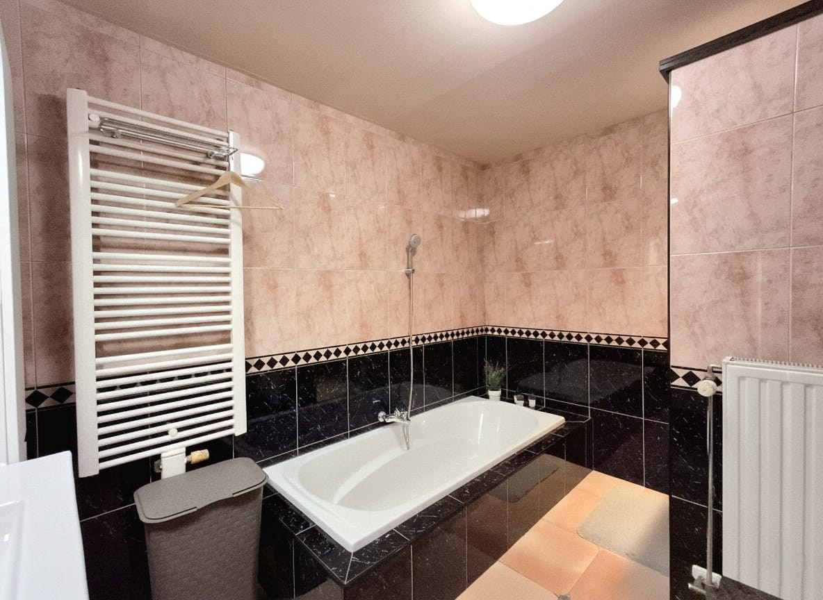 RUIME, GEZELLIGE WONING MET 4 SLAAPKAMERS EN TUIN - foto 5