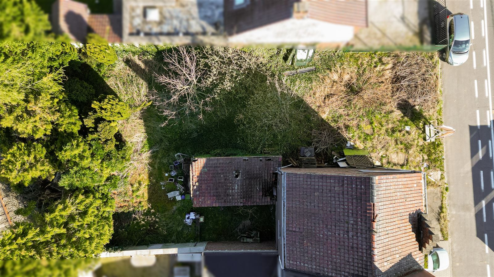 Te renoveren (of afbraak) 3 gevelwoning met tuin op 5are10 - foto 3
