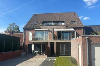 Op zoek naar een instapklaar appartement met extra comfort? Dan is dit gezellige appartement op de 1ste verdieping zeker een bezoek waard.Met een...