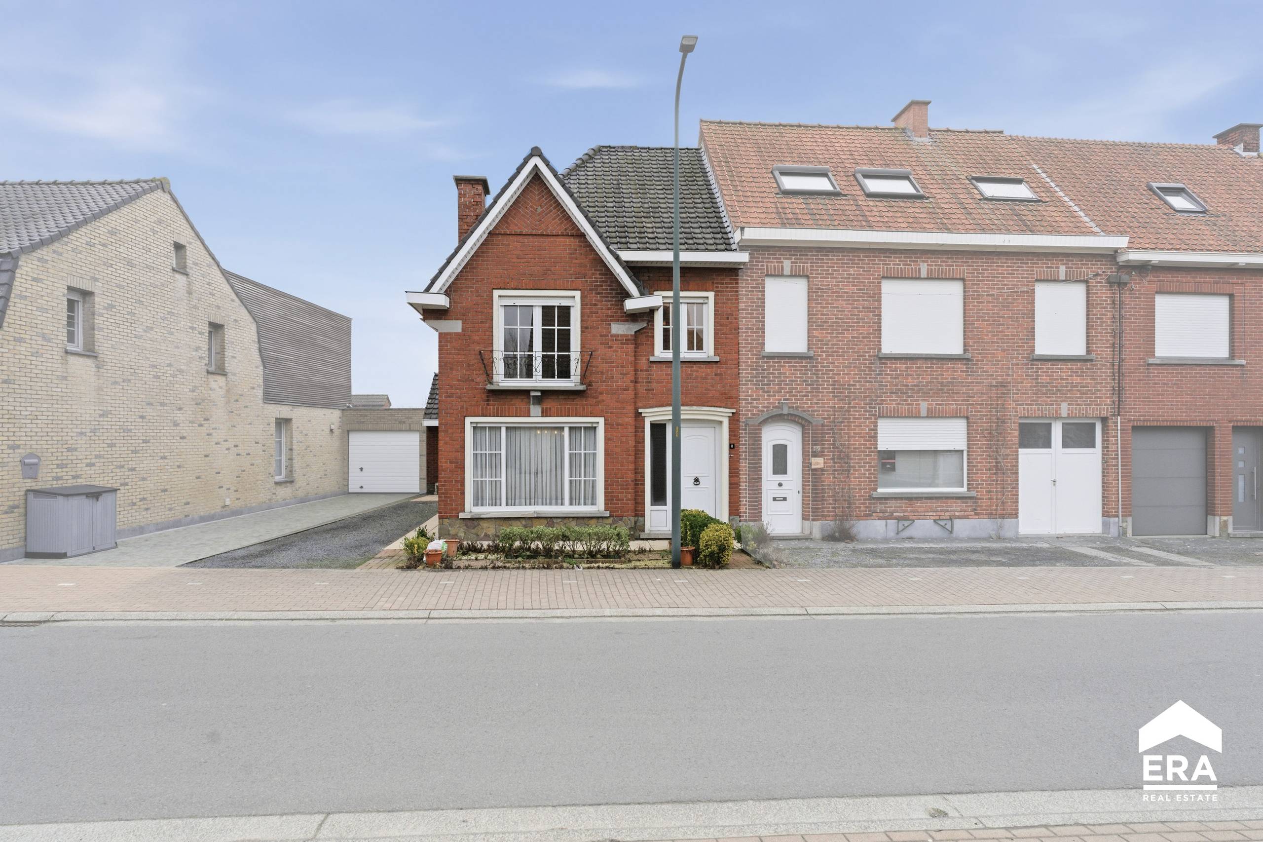 Ruime gezinswoning met grote tuin en garage in Roeselare - foto 2