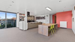 Soms kom je een woning tegen waar alles gewoon klopt. Geen grote verbouwingen, geen stress over energiefacturen, maar wel alle ruimte om je...