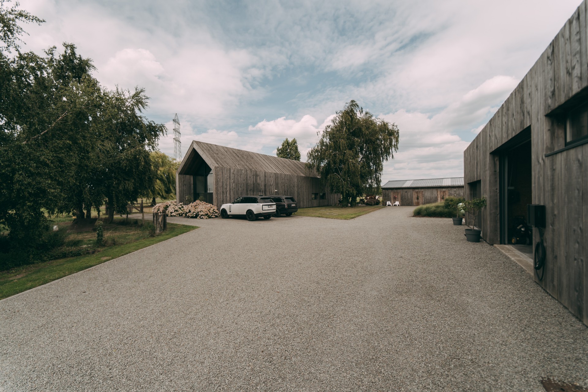 Exclusief vastgoed – prachtig gelegen, volledig omringd door groen. - foto 1