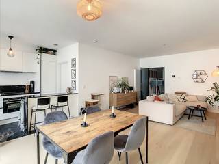 Het appartement is gelegen op de Houthulststraat in Merksem vlakbij winkels, scholen, openbaar vervoer, etc. Het betreft een gelijkvloers...