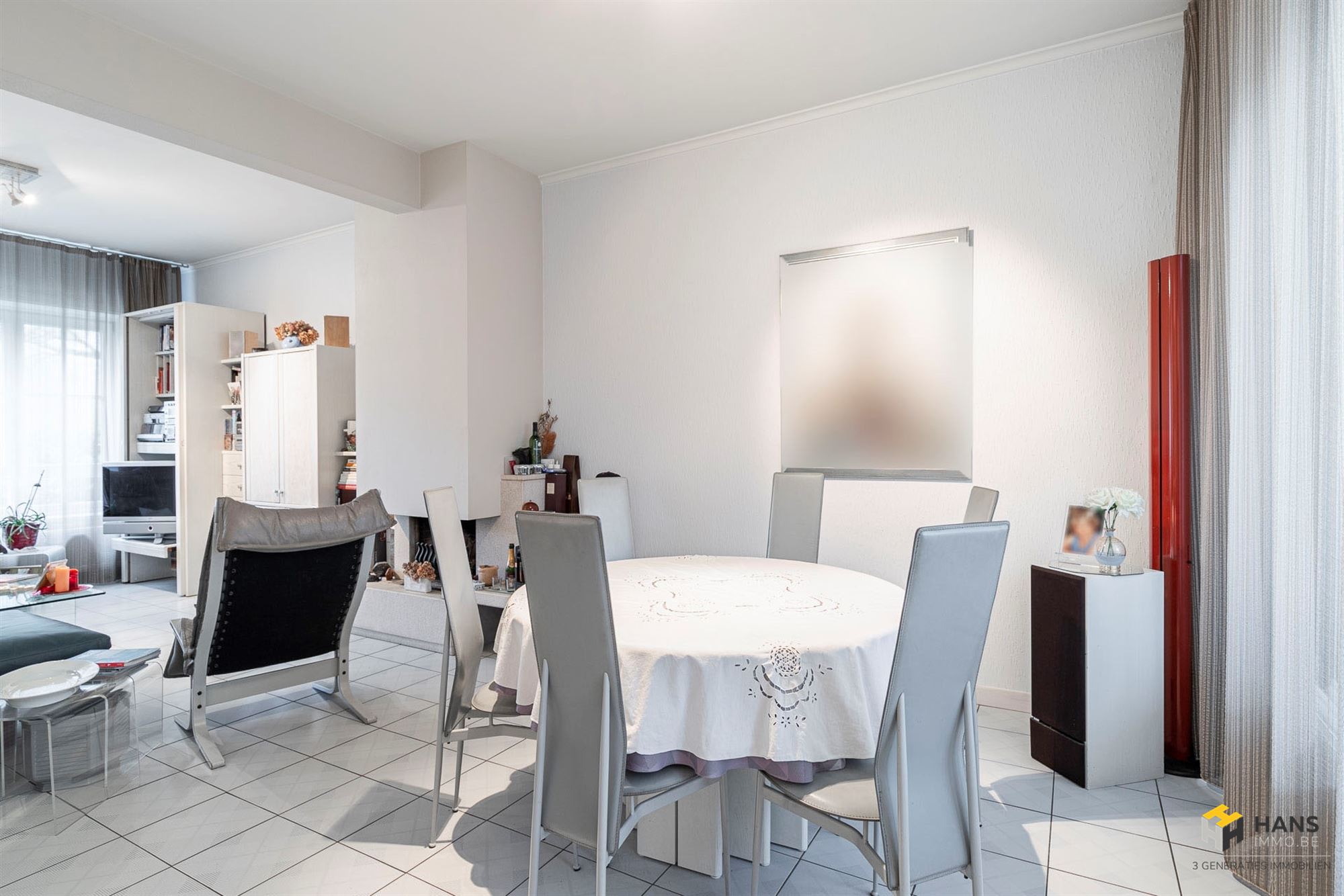 Ruime woning (222m²) met 4 slaapkamers, 2 badkamers en zuid-oost-georiënteerde tuin (50 m²) in Berchem. - foto 3