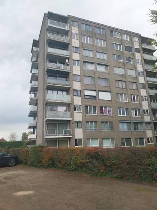 Zeer verzorgd appartement met kelder, ideaal gelegen met een prachtig uitzicht over Mol.Het appartement omvat een inkomhal, apart toilet, berging,...