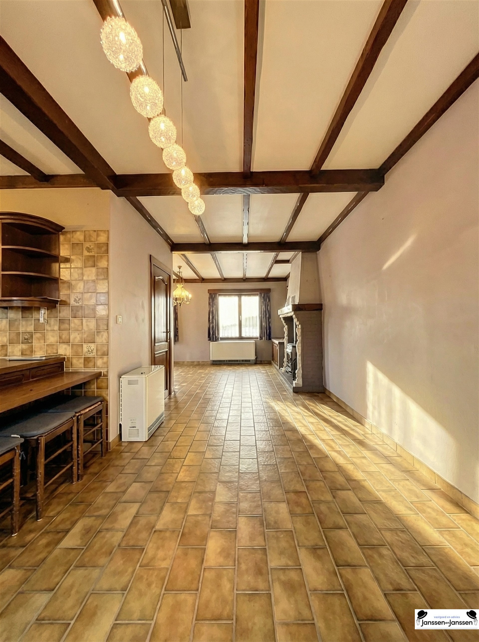 Ruime woning met 3 slaapkamers en aparte garage - foto 3