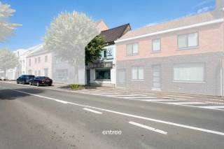 Wie op wandel-/fietsafstand van Gent-centrum, op een commerciële ligging, een handelspand met woonst zoekt (die groter is dan ze eruit ziet), zal hier zijn gading vinden.<br />In het commerciële centrum van Destelbergen, vinden we deze 2-gevelpand terug met een mooie tuinoppervlakte (terrein van 110m²), op slechts 500m van de oprit van de R4 (richting E17 en E40).<br />Het gebouw dient opgefrist te worden, maar dat betekent vooral een unieke kans om dit gebouw volledig naar eigen smaak te vernieuwen. De totale bruikbare oppervlakte van 137 m² en de mooie lichtinval geven alvast een sterke basis.<br /><br />Indeling: <br />*Gelijkvloers: onthaal en polyvalente handelsruimte welke gekoppeld is aan een luchtige binnenkoer. Via de handelsruimte kan men doorgaan naar een achterliggende keuken, toilet en bergruimte.<br />*1ste verdieping: 2 mooie slaapkamers<br />*zolderverdieping: de mogelijkheid om nog 1 à 2 slaapkamers bij te creëren.<br /><br />Mobiscore: 8,4/10<br /><br />Indien u meer info wenst of een bezoek ter plaatse, aarzel dan niet en neem gerust contact op met Pieterjan Windey op pw@entree.be of gsm 0472 80 20 65