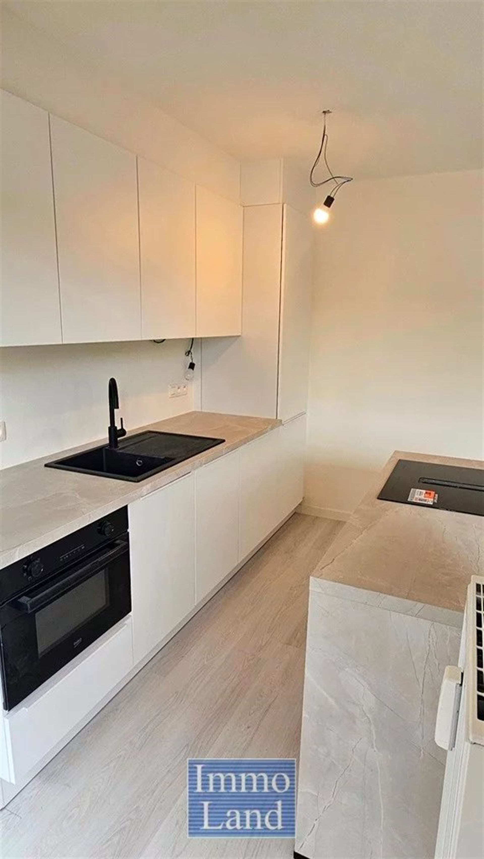 Modern appartement met 2 terrassen gelegen met aan het Sint Katarinaplein. (Meer info op www.immoland.com)  - foto 5