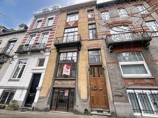 Ideaal gelegen aan de groene Brabançonnelaan, op wandelafstand van de Ambiorixsquare en de Europese instellingen, biedt deze prachtige stadswoning...