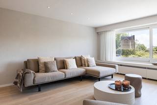 Op zoek naar een tweede verblijf aan de kust of een interessante investering? Dit volledig gerenoveerd instapklare appartement in...