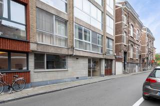 Bent u op zoek naar een bemeubeld appartement in één van de meest bruisende straten van Leuven? Dan stellen we u graag dit instapklare...