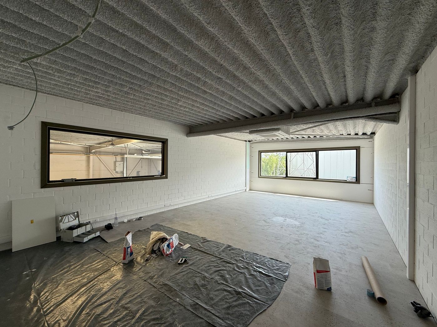 Instapklaar magazijn met kantoor en/of showroom op toplocatie - photo 5