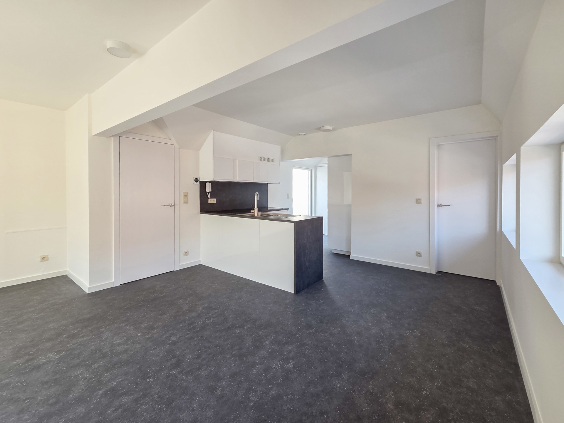 Gerenoveerd appartement met leuk terras - foto 2