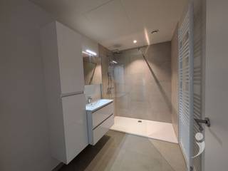 <p><span>Appartement avec un emplacement calme dans un quartier peu fréquenté, près du centre d'Aarschot.</span></p><p><span>Cet appartement prêt à emménager a été entièrement et complètement rénové en 2026, offrant un confort contemporain et tourné vers l'avenir.</span></p><p><span>L'appartement est situé au rez-de-chaussée et dispose d'un salon spacieux avec une belle terrasse, accessible par une grande porte coulissante. La nouvelle cuisine ouverte offre beaucoup d'espace de rangement et est équipée d'un four, d'une plaque de cuisson, d'un réfrigérateur, d'un congélateur et d'un évier.</span></p><p><span>La salle de bain moderne est dotée d'un lavabo avec meuble, d'une douche à l'italienne et d'un branchement pour un lave-linge. De plus, il y a des toilettes séparées dans le couloir.</span></p><p><span>De plus, l'appartement comprend une chambre confortable et un espace bureau pratique d'environ 5 m². Le stationnement est facile juste devant la porte.</span></p><p><span>Pratique :</span></p><ul><li><span>Disponibilité :</span><span> Disponible immédiatement</span></li><li><span>Coûts communs :</span><span> 50 euros par mois (entretien des parties communes)</span></li><li><span>Performance énergétique :</span><span> EPC très favorable grâce à l'utilisation de techniques modernes et d'une pompe à chaleur</span></li><li><span>Extras :</span><span> Comprend un local de rangement privé et suffisamment d'espace pour garer 2 vélos</span></li></ul><p><span>Souhaitez-vous devenir le premier résident de cet appartement spacieux ? Demandez votre visite rapidement via notre site Web !</span></p>
