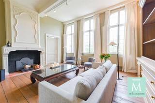 <p><span>Fully serviced “luxury” ground floor apartment in the Historic center of Mechelen</span></p><p><span>This luxury apartment is located in a most beautiful renovated 18th century 'Landmark' Building, situated in the Historic center of Mechelen overlooking the Dijle River. </span></p><p><span>The apartment is newly renovated and has been finished to the highest standards using carefully selected furnishings and fine art, making you feel at home. It comes with a complete installed and equipped kitchen, a spacious living room, a home-office, 2 bedrooms, an en-suite bathroom (with bath & separate shower), a cute courtyard and a basement. </span></p><p><span>The monthly rental price is € 1.975 with the option to rent a secured parking space (at € 100/month) in an underground car park next-door. </span></p><p><span>The rental price includes weekly cleaning and linen service, the electricity charges for the common areas, maintenance, elevator costs, gardening, etc.</span></p><p><span>This fully serviced apartment is perfectly suited for expats or tenants looking for that extra touch of care.</span></p><p><span>Are you interested in renting this apartment? Do not hesitate and contact us on 015/20.20.82 or <span>info@demakelaardij.be</span></span></p><p><span>We look forward to welcoming you soon.</span></p><p><span> </span></p>