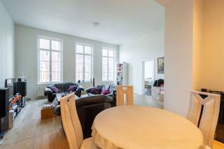 <p><span>Ruim instapklaar 3 slaapkamer appartement</span></p><p><span> </span></p><p><span>Pal in het centrum van Duffel, op wandelafstand van alle winkels en terrasjes, parken, scholen en openbaar vervoer bevindt zich dit zeer leuk en lichtvol appartement van +/- 140 m² in een karaktervol gebouw. </span></p><p><span>Het appartement is gelegen op de 1ste verdieping en bestaat uit een aangename inkomhal, een royale leefruimte (+/- 45 m²), een vernieuwde volledig ingerichte keuken, 3 slaapkamers, 1 badkamer met bad, douche en wc, een aparte wc, een berging/wasplaats en een technische berging. de aankoop van een garagebox achter het gebouw is vrijblijvend mogelijk (€ 29.500,- Euro). Terras mogelijk (contacteer ons voor meer info)</span></p><p><span> </span></p><p><span>+ Zeer centraal gelegen</span></p><p><span>+ Karaktervol geheel </span></p><p><span>+ Lift</span></p><p><span>+ EPC B / Elektriciteit conform / Asbestvrij</span></p><p><span>+ Lage alg. kosten</span></p><p><span>+ Hoge plafonds, Massieve parketvloeren</span></p><p><span> </span></p><p><span> </span></p>