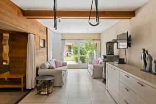 Goedgelegen, charmante woning met 5 slaapkamers en tuin. Deze ruime woning is ideaal voor wie op zoek is naar een woning met veel ruimte en een...