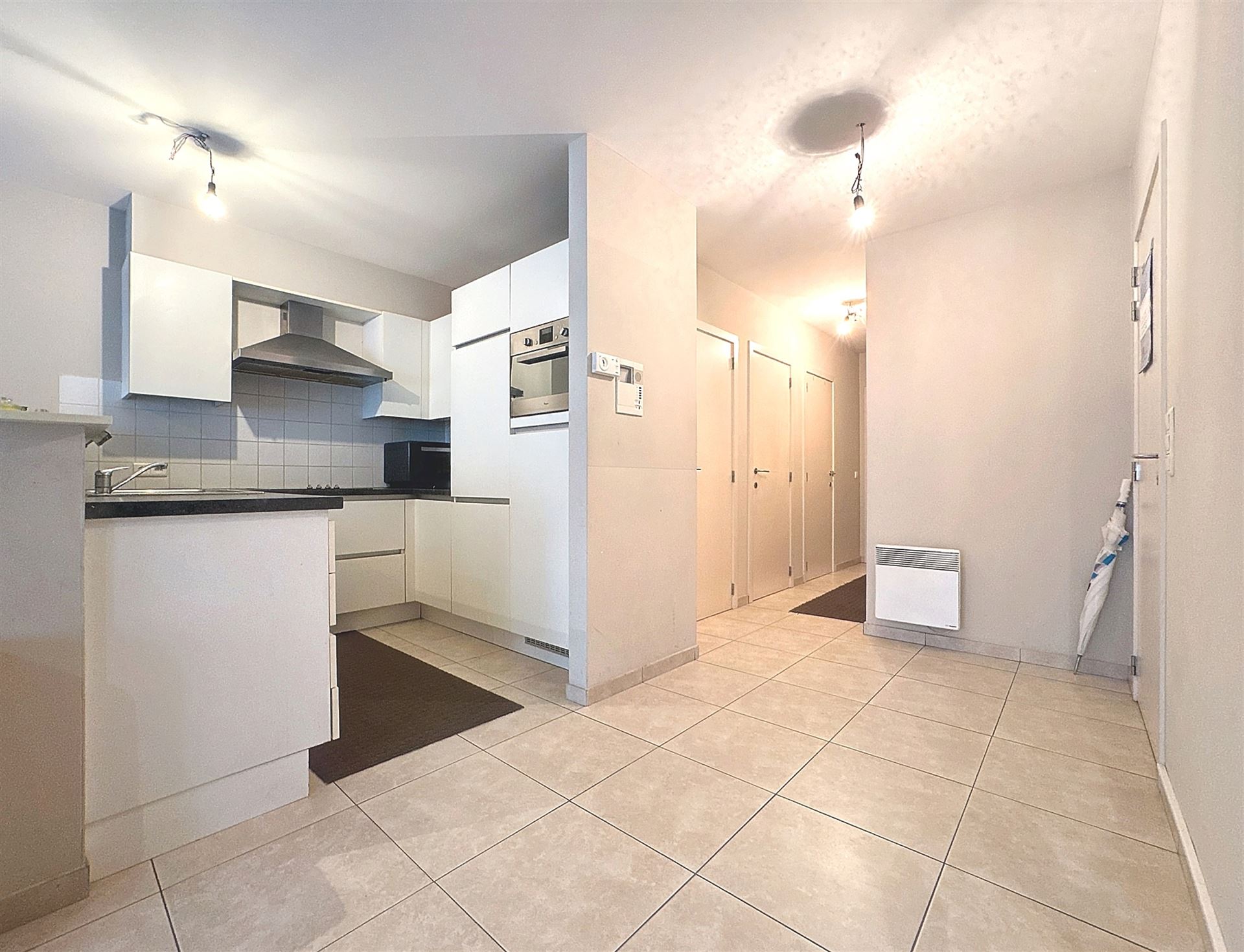 INSTAPKLAAR 2 slaapkamer APPARTEMENT (84 m²) met AUTOSTANDPLAATS op wandelafstand van de Grote Markt te ROESELARE - foto 5