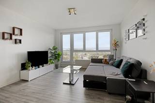 Instapklaar 2-slaapkamerappartement met panoramisch uitzicht over BrusselImmo DAVID presenteert dit instapklare appartement van 72 m² op de 11de...