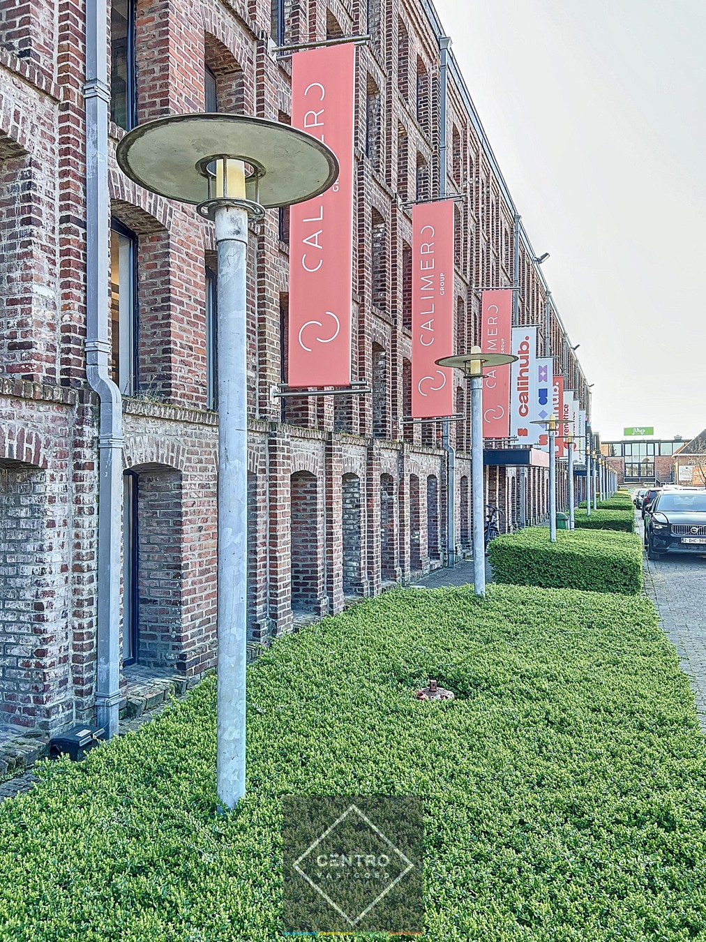 Instapklare, recent GERENOVEERDE, PRAKTIJKRUIMTE op het gelijkvloers (725m²) in het handelscentrum "Pottelberg" te Kortrijk ! - photo 3