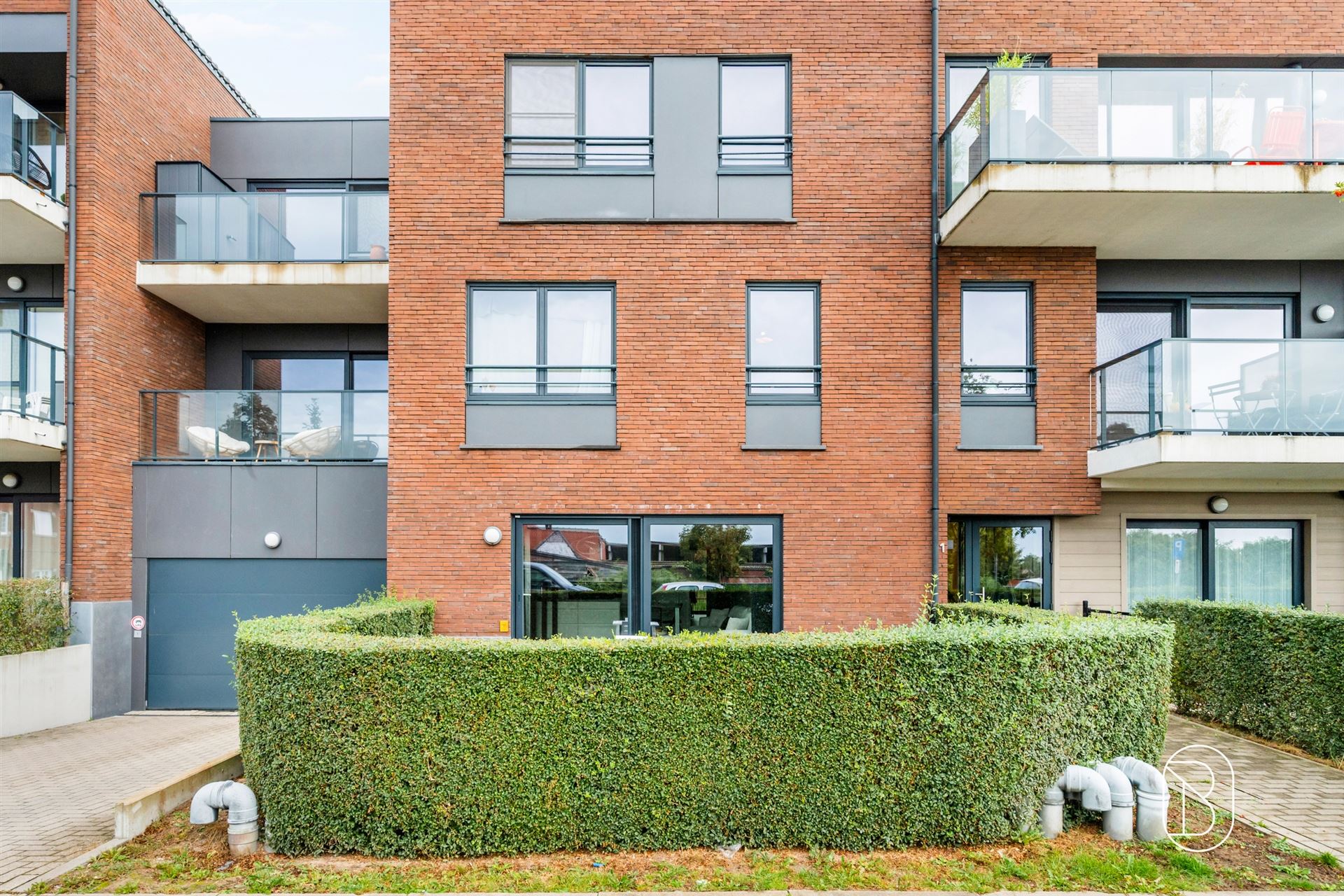 Mooi gelijkvloers appartement met 2 slaapkamers! - foto 1