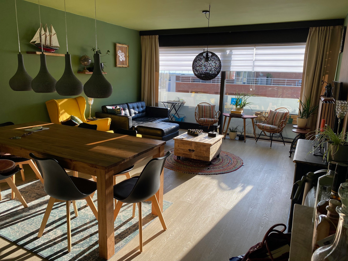 Ruim 3 slaapkamer appartement met veel potentieel en ongehinderd verzicht op de haven van Zeebrugge. - foto 5