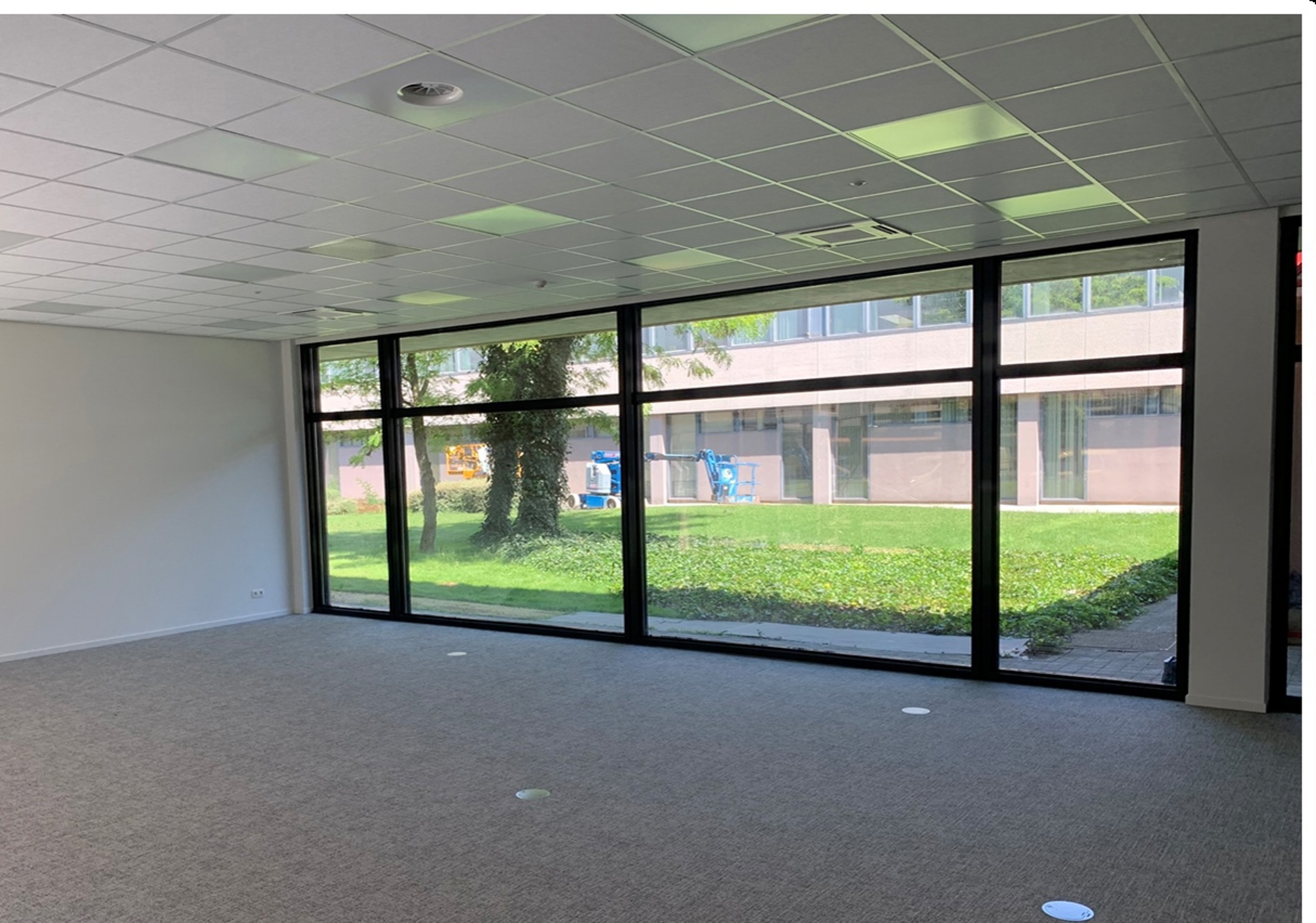 Commercial for rent in Beveren - photo 4