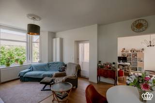 Karaktervolle woning te Essen-centrum, grotendeels gerenoveerd, 4 slaapkamers, 1 badkamer, verrassende tuin en garage, op een perceel van ca. 1100...