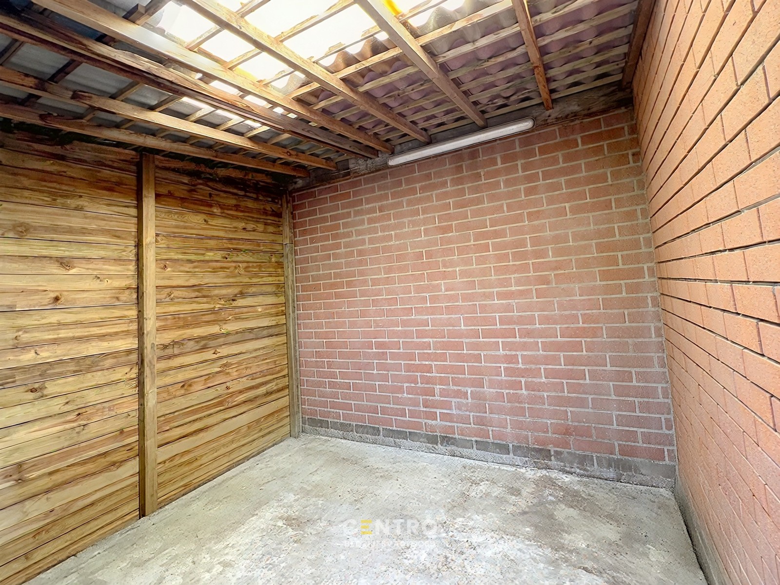 Magazijn met woning in Oostnieuwkerke mét uitbreidingsmogelijkheden - Ideaal voor combinatie wonen en werken. - photo 5