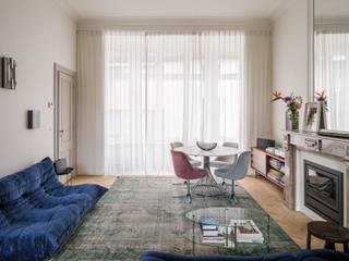 Bijzondere ‘fin de siècle’ herenwoning, rustig gelegen nabij Dok-Noord<br /><br />Stijlvolle en lichtrijke woning, gelegen in een autoluw gebied aan het Stapelplein en de Ham, nabij het nieuwe, hippe stadsdeel De Nieuwe Dokken en het historische centrum. Een ongelofelijke buurt die, met de komst van de Verapazbrug, nog verder zal opwaarderen.<br /><br />De combinatie van historisch erfgoed, centrale ligging en vlotte bereikbaarheid maakt dit tot een bijzonder aantrekkelijke woonlocatie in Gent.<br /><br />Dit herenhuis, met een indrukwekkende inkomhal en karaktervolle gevel, werd gerenoveerd met oog voor esthetiek en respect voor authentieke elementen. De woning beschikt over een bruikbare vloeroppervlakte van 260 m², exclusief het kelderniveau.<br /><br />Dankzij de ruime opzet en doordachte indeling is de woning ideaal voor wie op zoek is naar een combinatie van werk-/praktijkruimte en privégebruik. De woning is ingericht volgens het bel-etageprincipe, met een ondergelegen volume dat apart verhuurd kan worden. De woonst leent zich daardoor perfect voor hospitawonen, cohousing of Airbnb.<br /><br />De hoge plafonds, het ligbad met zicht op de Gentse torens, de imposante erker en de verschillende buitenruimtes aan keuken en badkamer zorgen voor een unieke woonbeleving.<br /><br />Kortom, een stijlvolle uitvalsbasis met talloze mogelijkheden en een uitgesproken karakter.<br />elijkheden en een uitgesproken karakter.