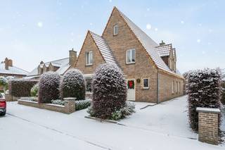 Deze charmante woning op een perceel van 761 m² is centraal gelegen vlakbij het centrum van Pelt. Op het gelijkvloers beschikt de woning over...