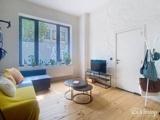Dit net gerenoveerd éénslaapkamer appartement (ca. 49m²) straalt gezelligheid en authenticiteit uit. Lichte woonkamer op plankenvloer (ca. 14m²)...
